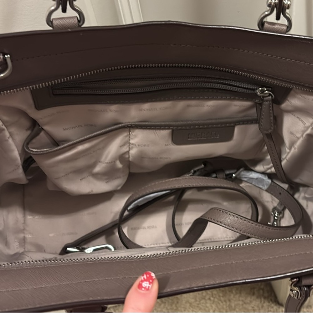 Authentic Michael Kors Handbag - Picture 2 of 9